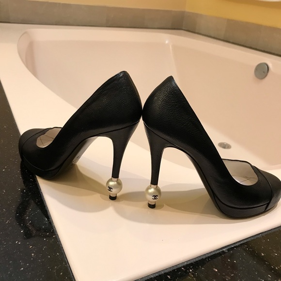Authentic Chanel pumps! - Picture 4 of 5